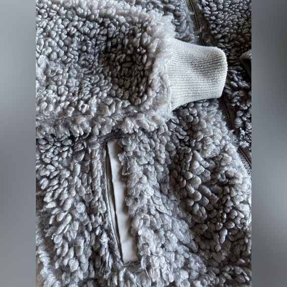 Abercrombie & Fitch Women’s Sherpa Jacket - Picture 4 of 5